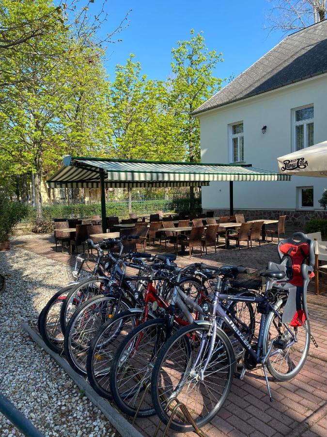 Fonix Hotel Balatonfoldvar Exterior photo