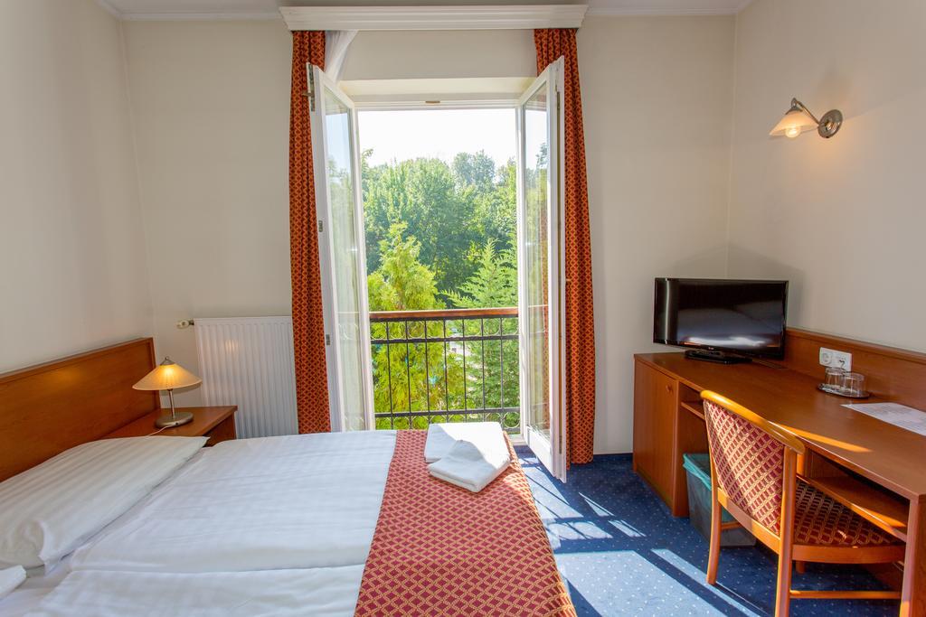 Fonix Hotel Balatonfoldvar Exterior photo