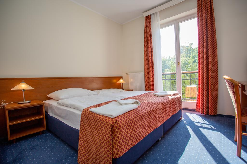 Fonix Hotel Balatonfoldvar Exterior photo